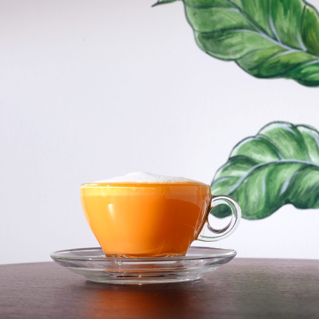 Hot Thai tea with milk